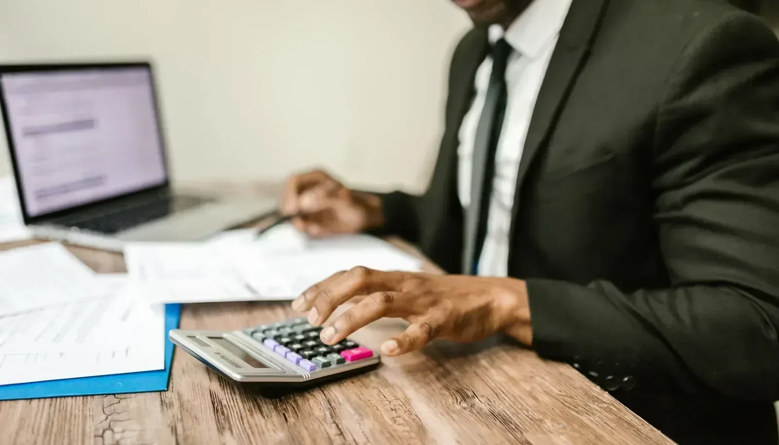 Salaire fonctionnaire 2025 : net, brut et primes